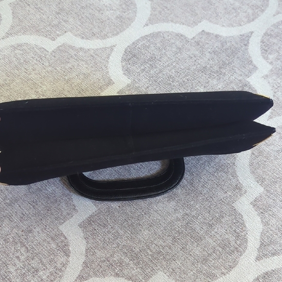 Elegant Black Handbag - Picture 8 of 8